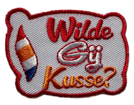 022 Geborduurd strijkembleem Wilde Gij Kusse?